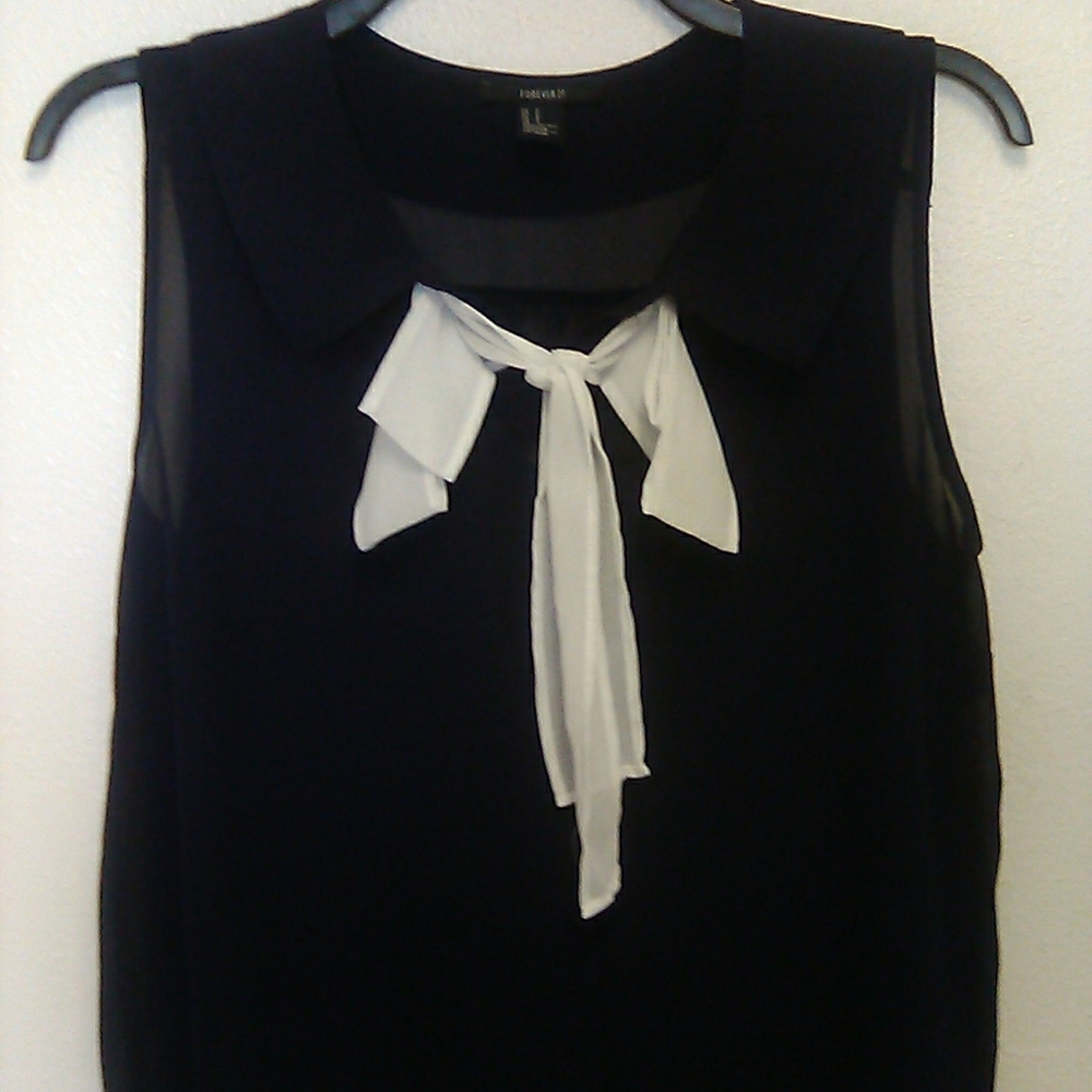 🎁 Forever 21 Navy Blue Top